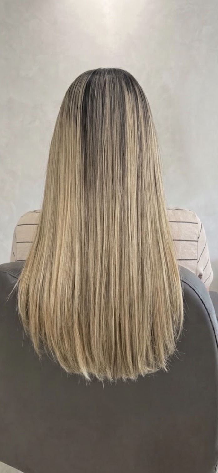 Cabelo longo iluminado e finalizado por Geovana Gomes